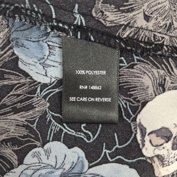 Torrid Black and Blue Floral Skull Blouse Size 00 - Picture 5 of 6